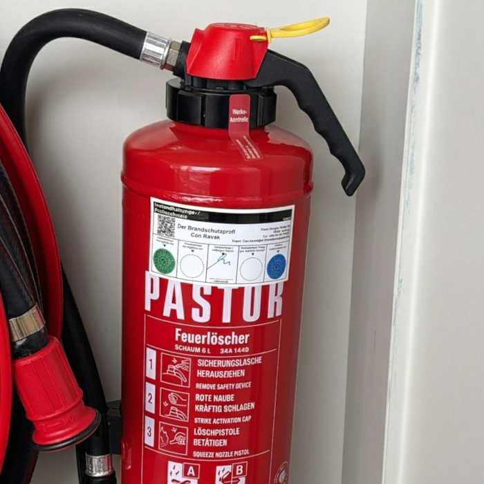 Wie oft müssen Feuerlöscher geprüft werden – und was passiert bei Fristversäumnis?