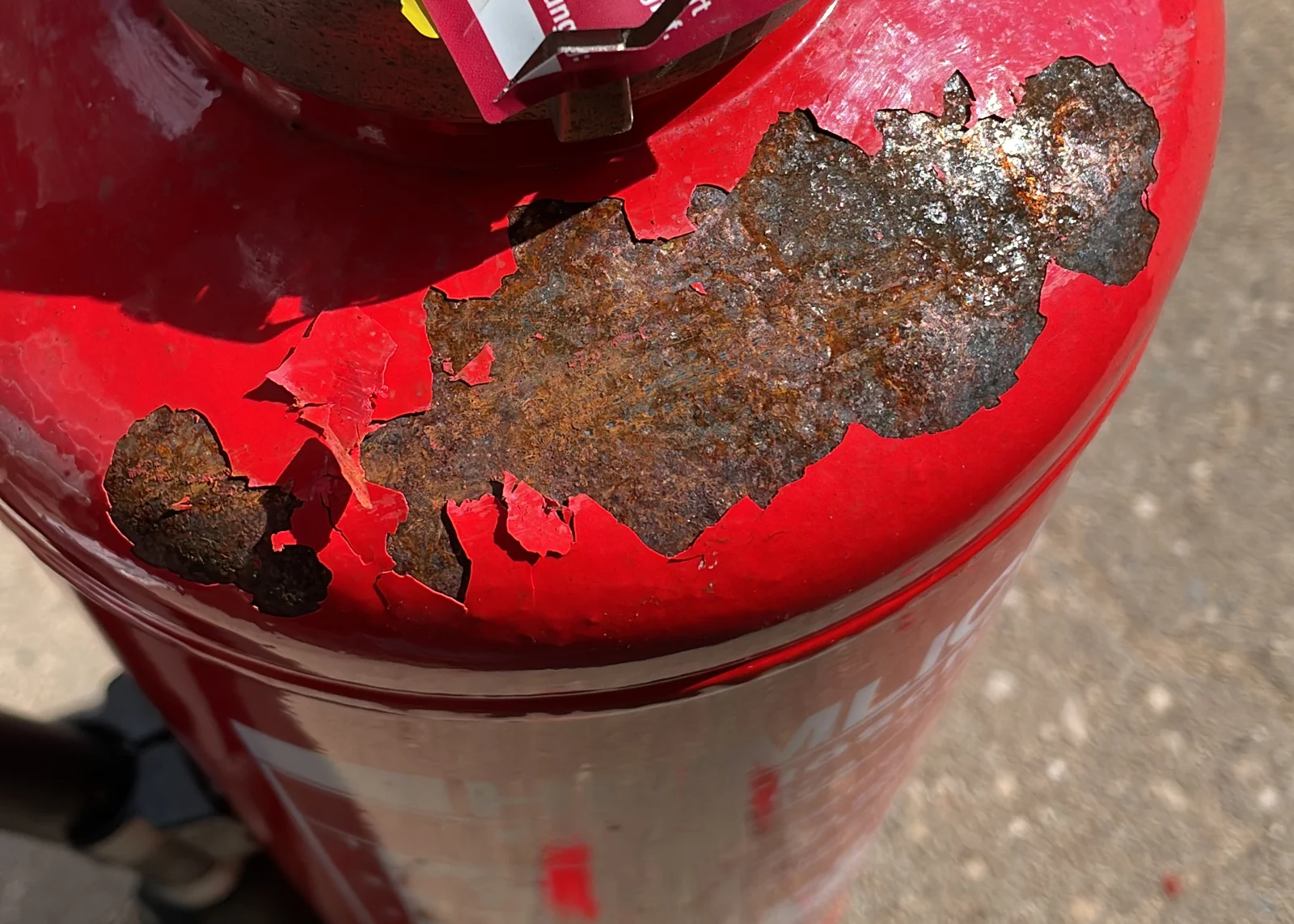 Rost am Feuerlöscher: Was er bedeutet und was jetzt zu tun ist